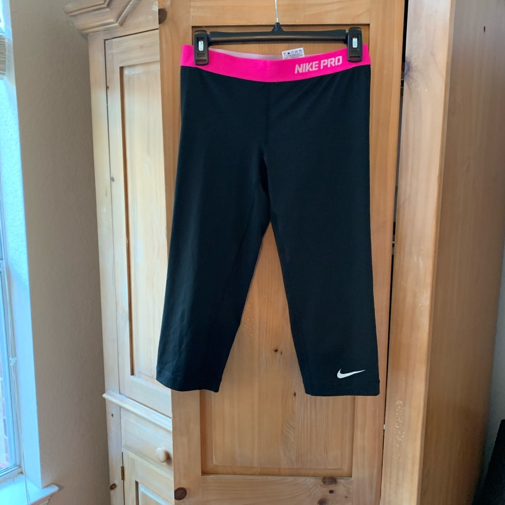 -Nike Pro Polyester/Spandex Crop legging -Size Med